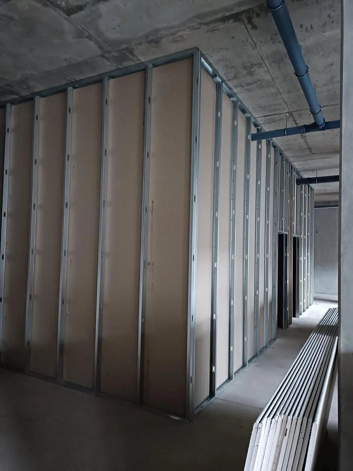 Interior partitioning wall